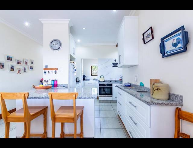 2 BEDROOM APARTMENT FOR SALE IN HOWICK NORTH